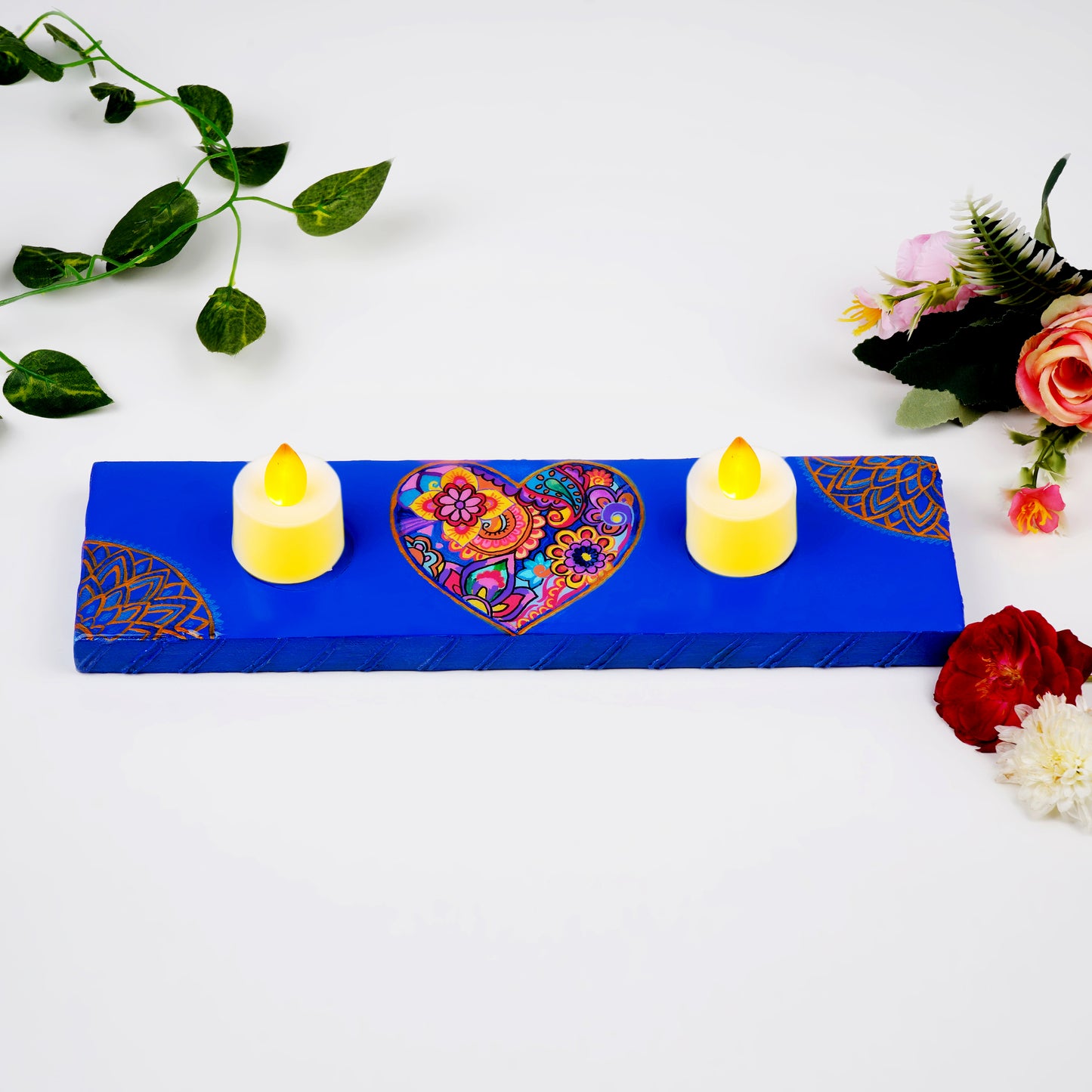 Side-view-of-the-Heart-Maze-Tea-Light-Holder-showcasing-its-smooth-resin-finish.jpg