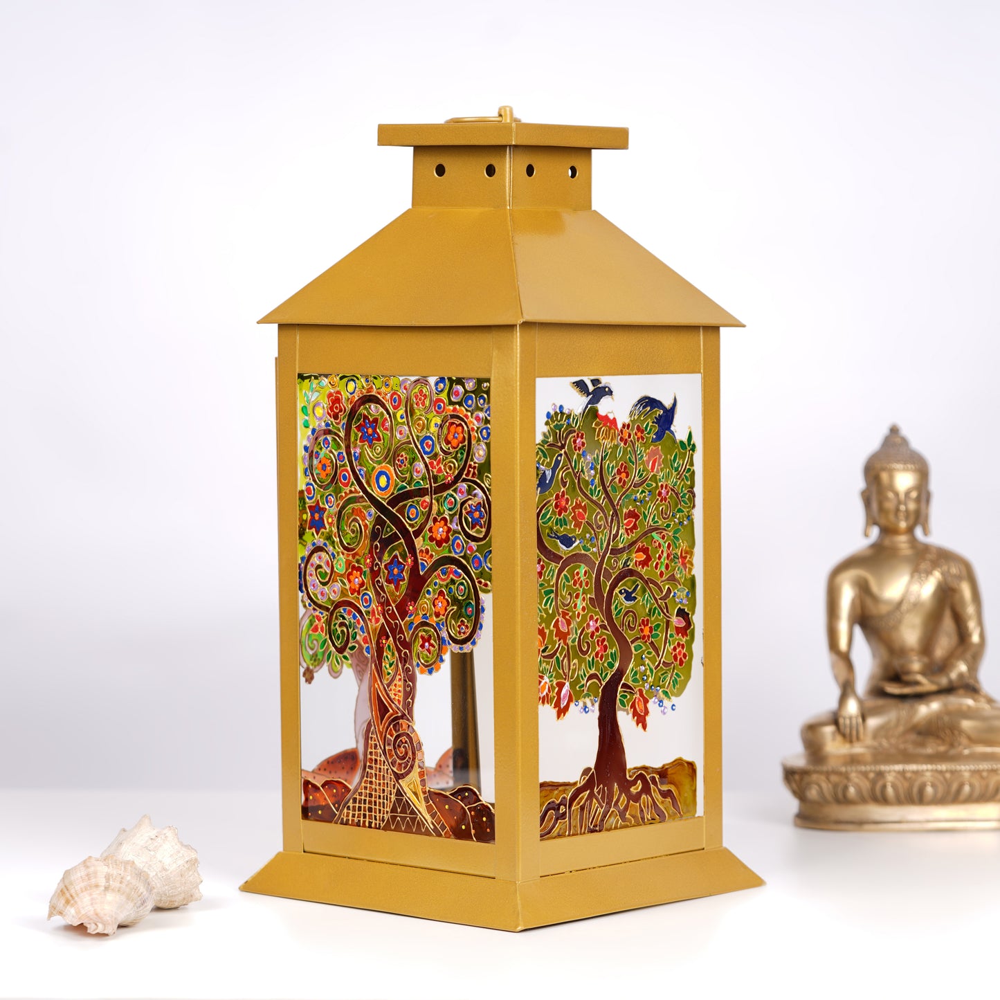 Detailed-view-of-the-wish-tree-design-on-the-Kalpavriksha-Lantern's-glass-panels.jpg