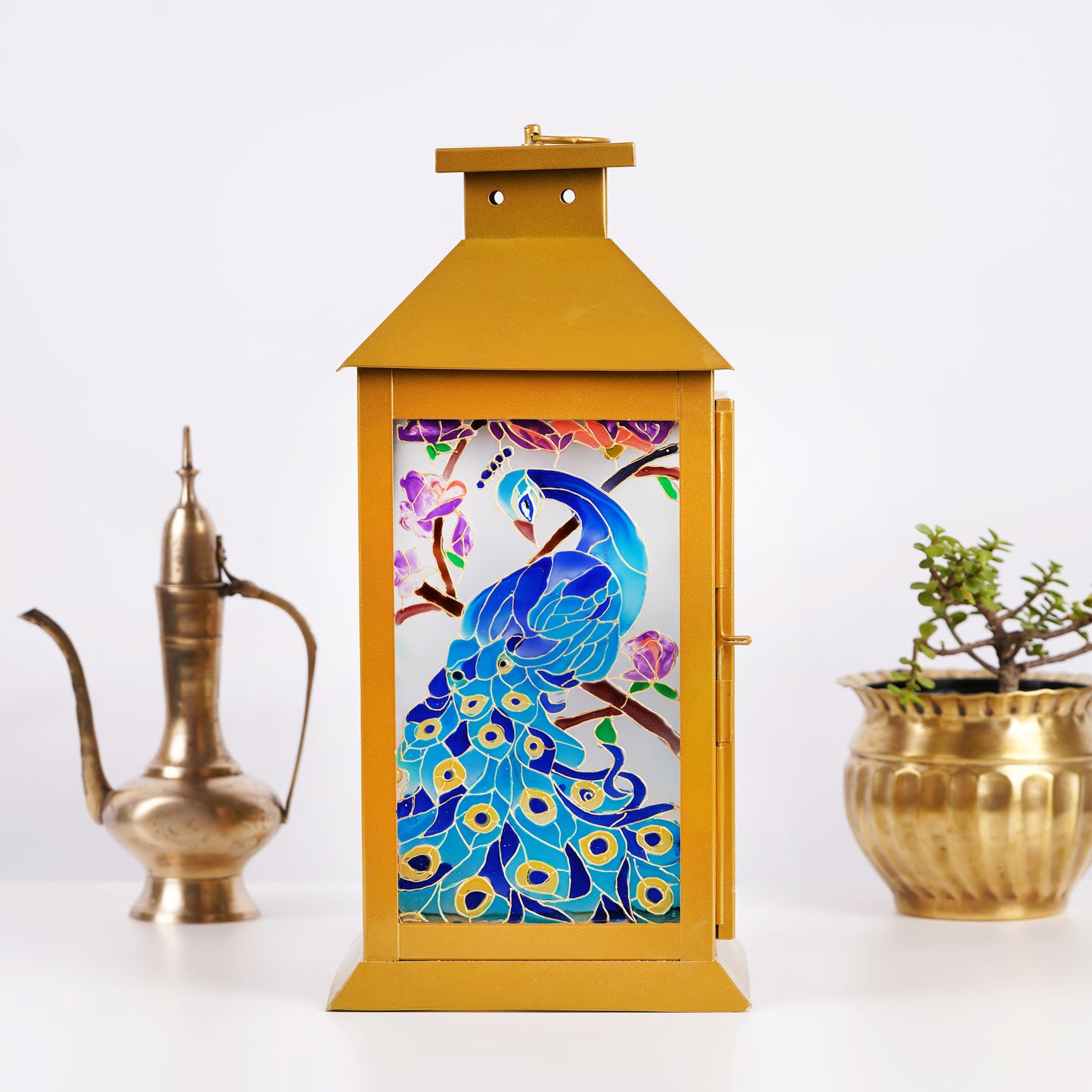 dancing-to-the-tunes-gold-lantern-closeup.jpg