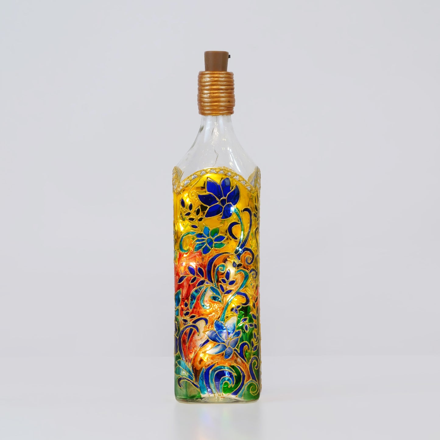 Light-reflecting-on-Mysterious-Vineyard-Bottle-Lamp.jpg