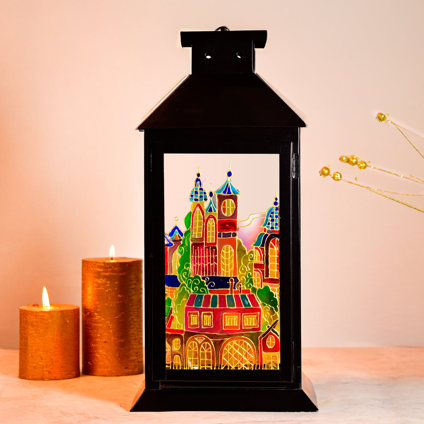 Majestic-Manor-Lantern-on-display-highlighting-size-and-intricate-craftsmanship.jpg
